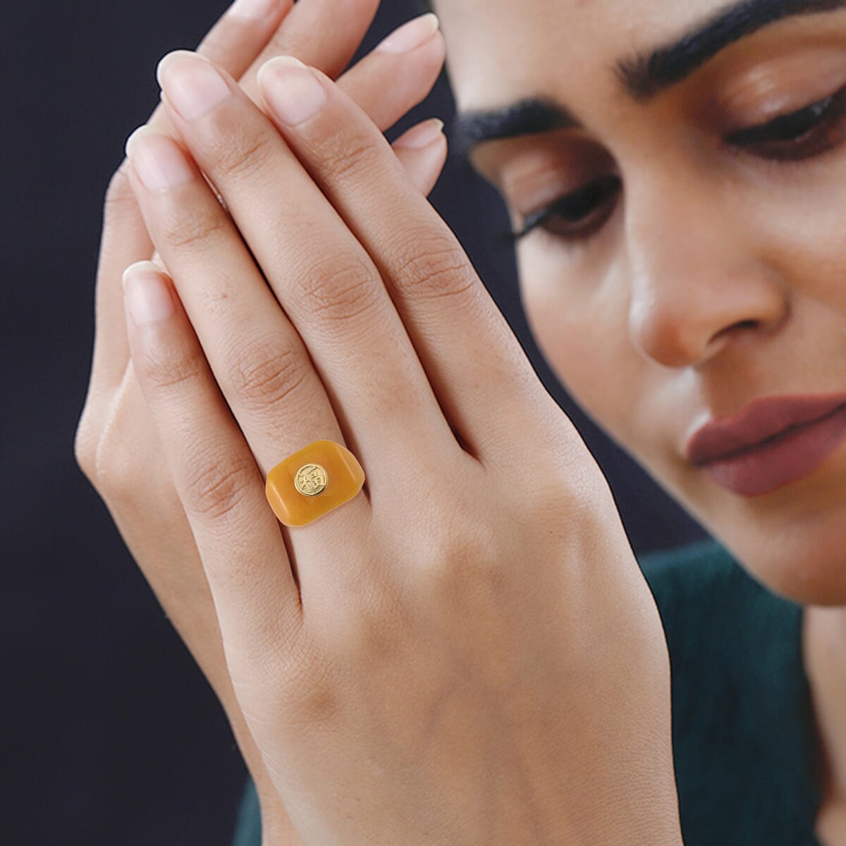 Yellow Jade (D) 31.15 ctw Mens Ring in Vermeil YG and Rhodium Over Sterling Silver (Size 14.0) image number 2