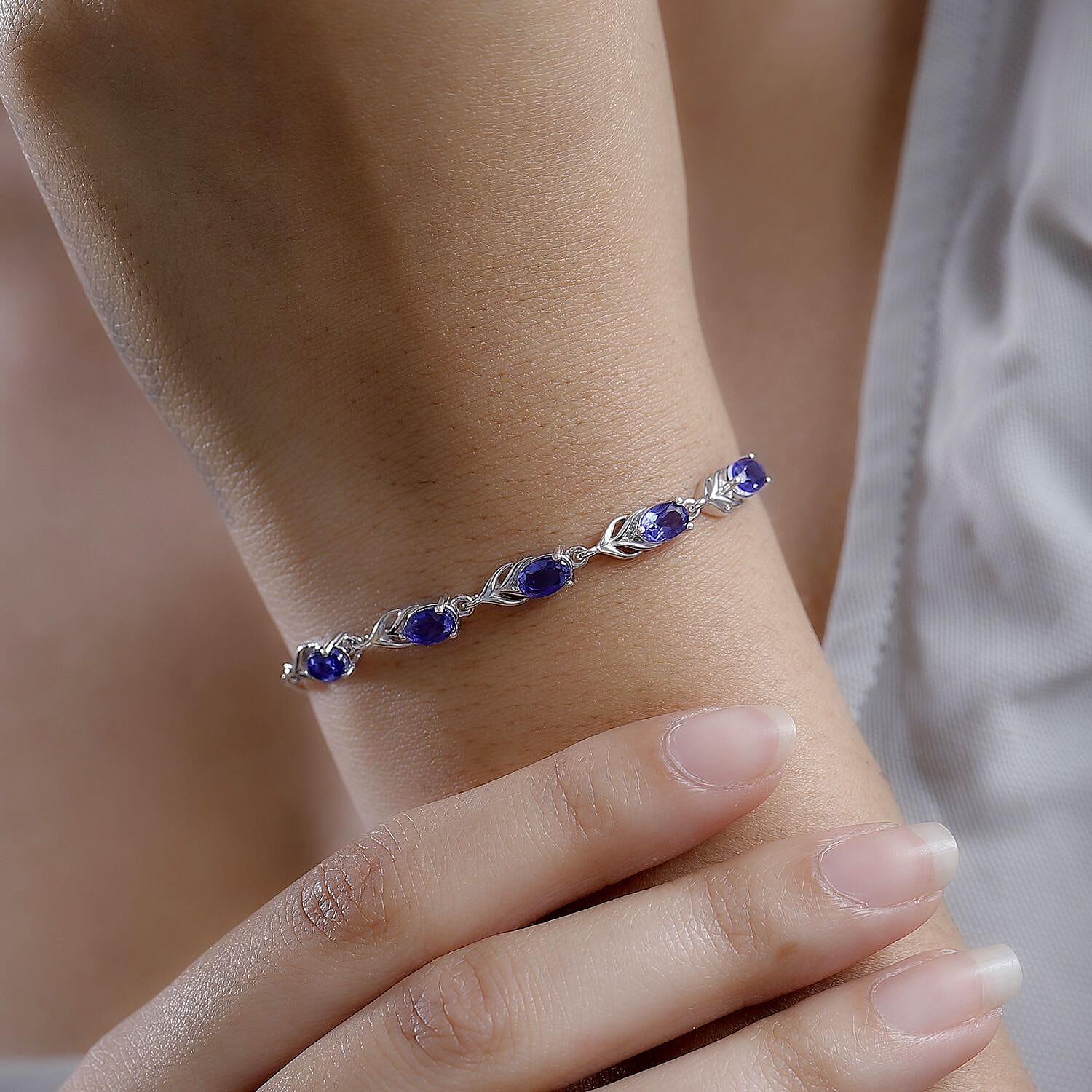 Tanzanite Color Quartz 3.00 ctw Fancy Bracelet in Rhodium Over Sterling Silver (7.5 In) (5.11 g)
