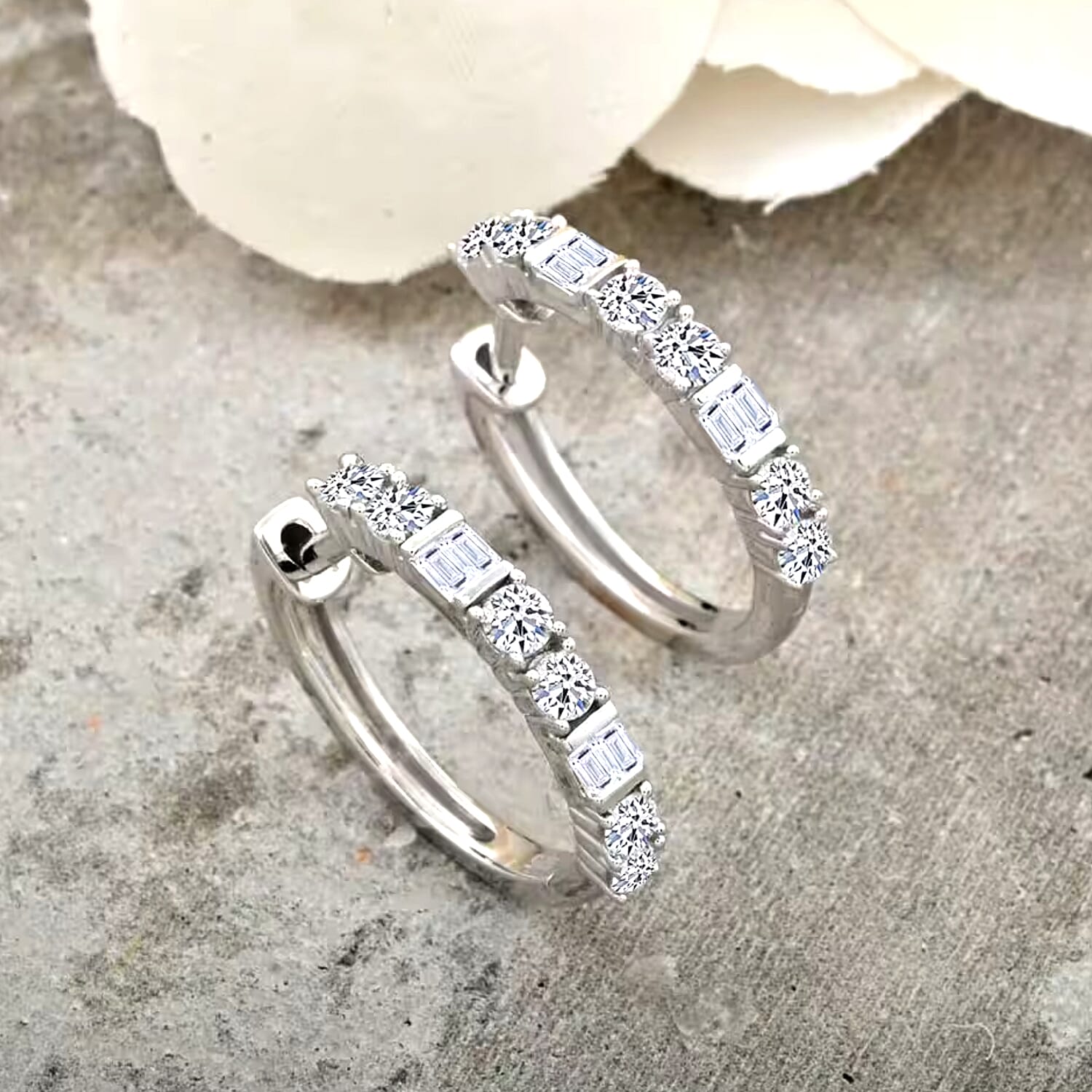 Luxuriant Lab Grown Diamond G SI 1.00 ctw Hoop Earrings in Sterling Silver 