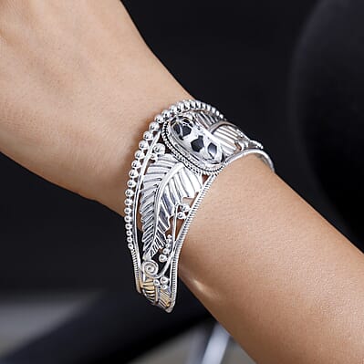 D'Joy Artisan Crafted White Buffalo 12.40 ctw Feather Cuff Bracelet in Black Oxidized Sterling Silver (7.25 In)