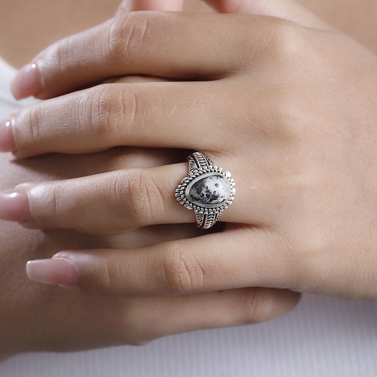 D'Joy Artisan Crafted White Buffalo 3.50 ctw Solitaire Ring in Black Oxidized Sterling Silver (Size 10.0)