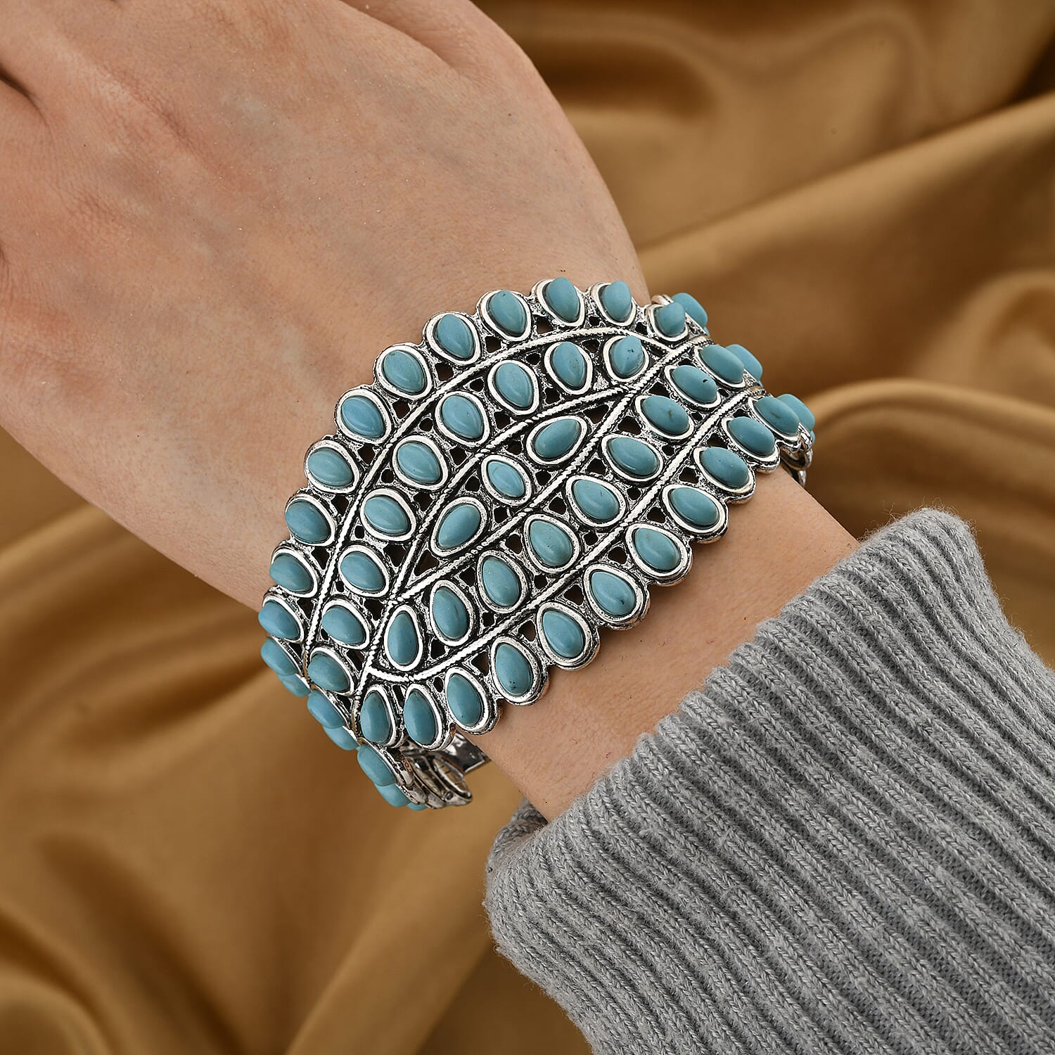 Blue Howlite 20.00 ctw Cuff Bracelet in Silvertone (7.50 In)