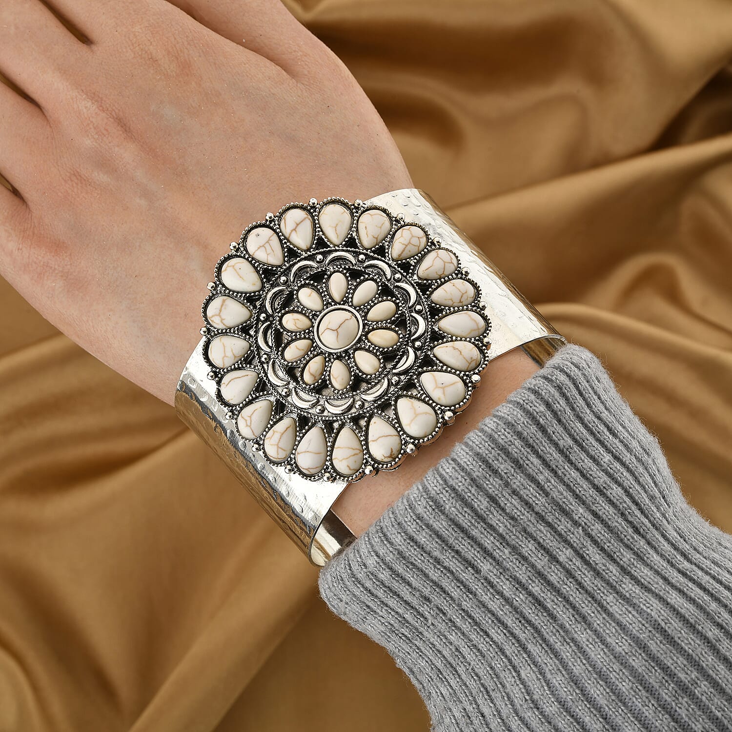White Howlite 12.00 ctw Floral Cuff Bracelet in Silvertone (7.50 In)