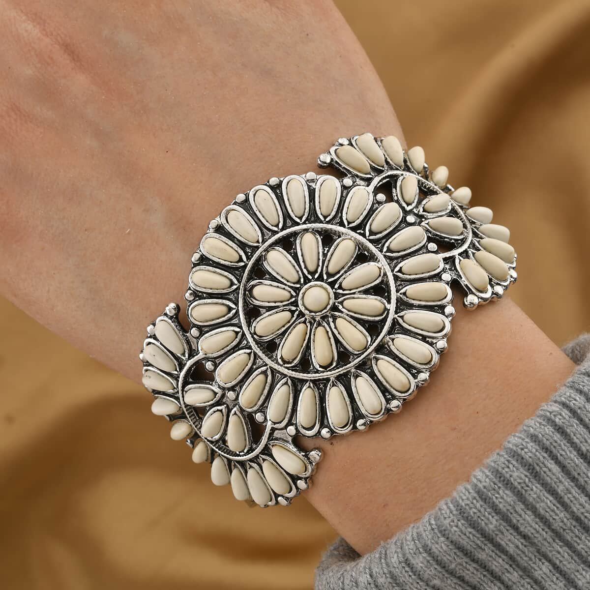 Doorbuster White Howlite 18.00 ctw Floral Cuff Bracelet in Silvertone (7.50 In) image number 1