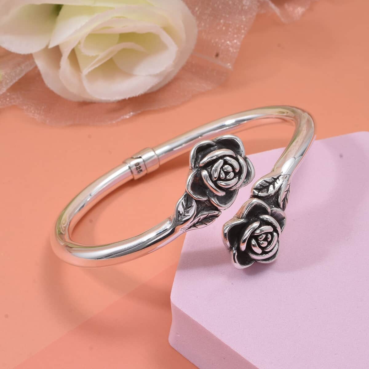 Openable Floral Carved Bangle Bracelet in Sterling Silver (7.25 In) 13 Grams image number 1