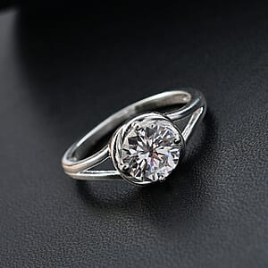 D'Joy Simulated Diamond 2.25 ctw Solitaire Ring in Sterling Silver (Size 10.0)