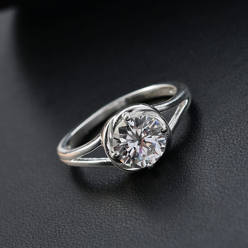 D'Joy Simulated Diamond 2.25 ctw Solitaire Ring in Sterling Silver (Size 9.0)