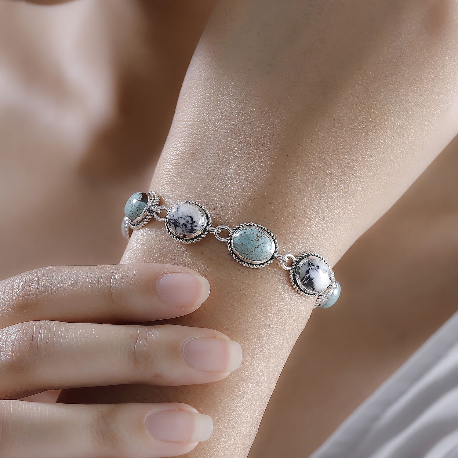 Default Title - Product card gallery slide 3 (10145741046043)