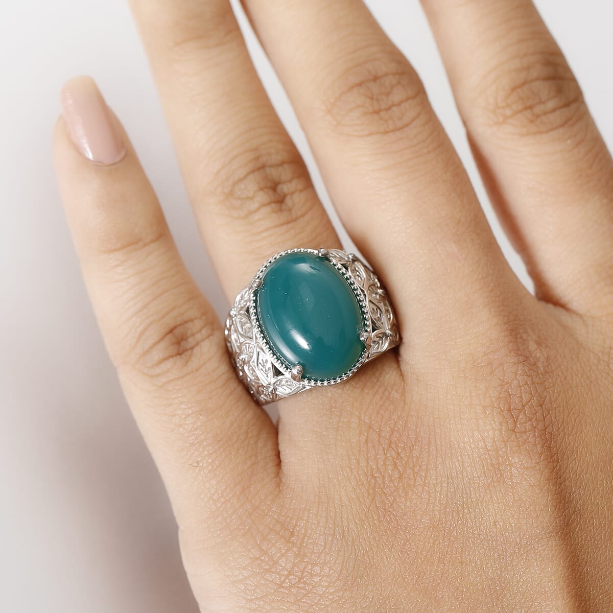 Green Onyx 9.20 ctw Solitaire Ring in 14K YG Over and Platinum Over Copper with Magnet (Size 7.0) image number 2
