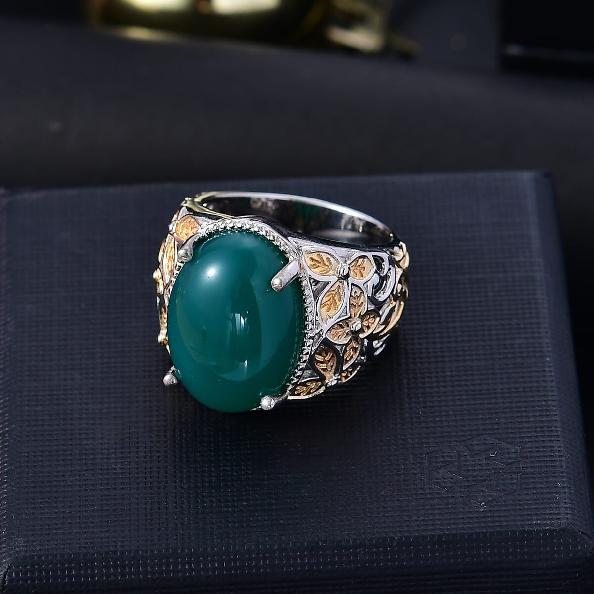 Green Onyx 9.20 ctw Solitaire Ring in 14K YG Over and Platinum Over Copper with Magnet (Size 9.0) image number 1