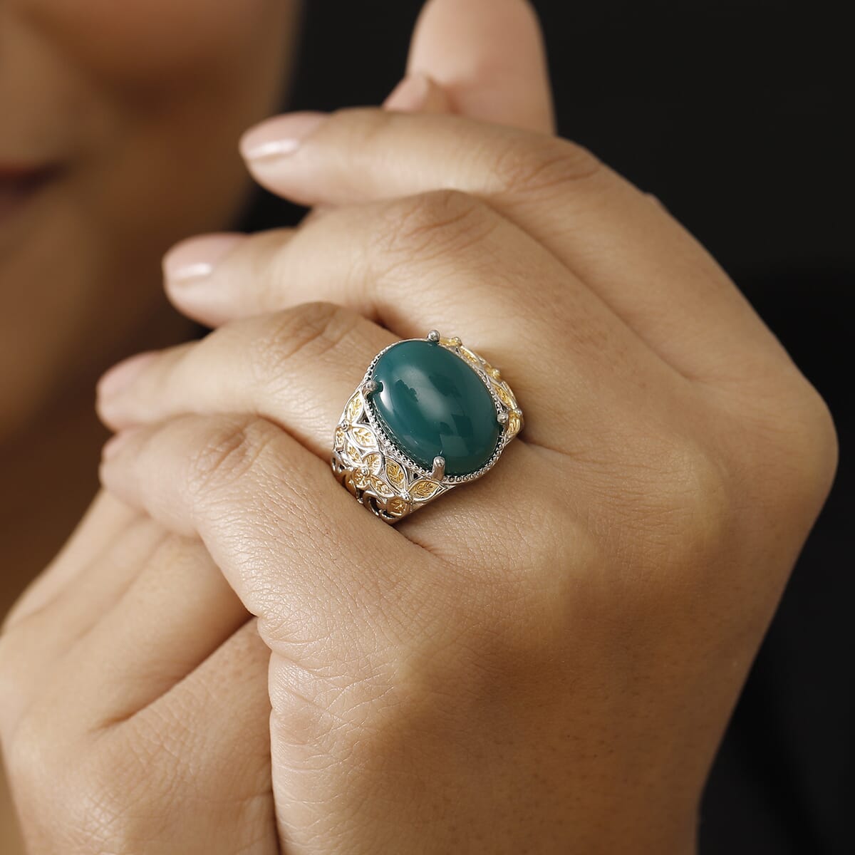 Green Onyx 9.20 ctw Solitaire Ring in 14K YG Over and Platinum Over Copper with Magnet (Size 9.0) image number 2