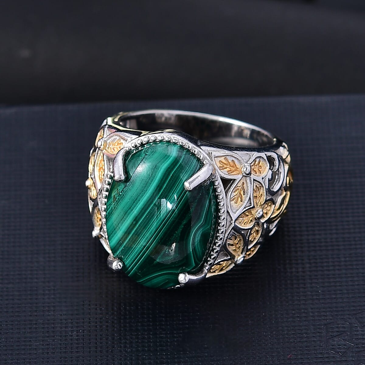 African Malachite 14.15 ctw Solitaire Ring in 14K YG Over and Platinum Over Copper with Magnet (Size 7.0) image number 1