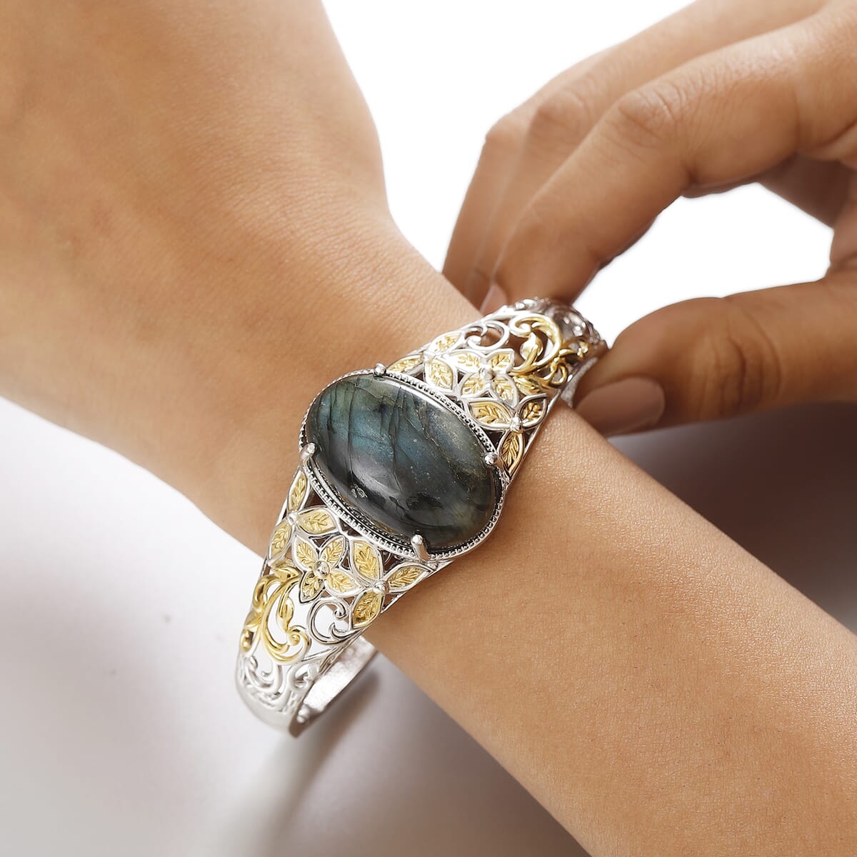 Matrix Silver Shungite Cuff Bracelet in 14K YG and Platinum Over Copper with Magnet (7.25 In) 24.85 ctw image number 2