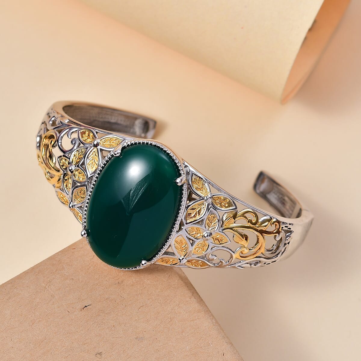 Green Onyx 30.75 ctw Cuff Bracelet in 14K YG and Platinum Over Copper with Magnet (7.25 In) image number 1