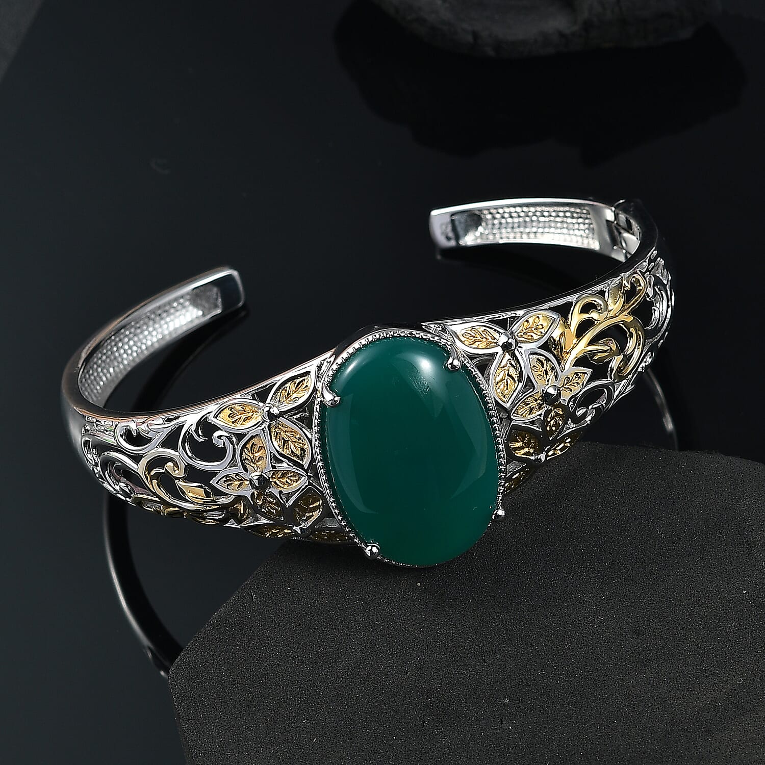 Green Onyx 30.75 ctw Cuff Bracelet in 14K YG and Platinum Over Copper with Magnet (6.50 In)
