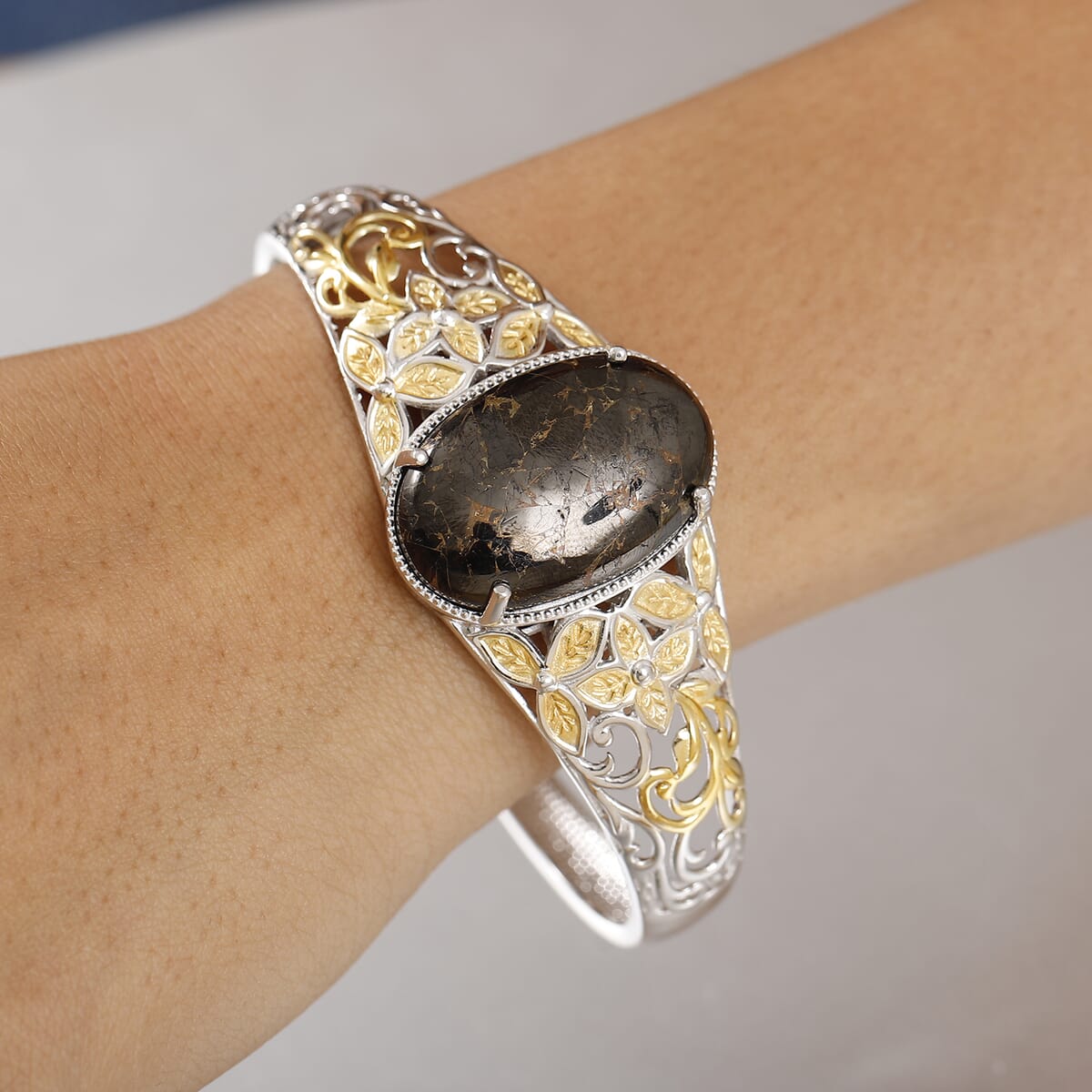 Matrix Silver Shungite 24.85 ctw Cuff Bracelet in 14K YG and Platinum Over Copper with Magnet (8.0 In) image number 2