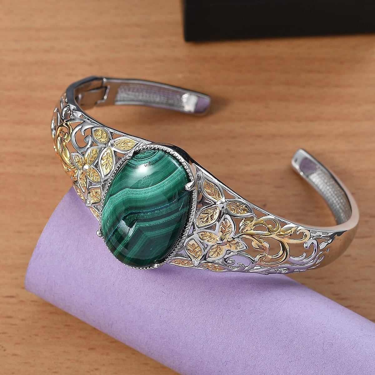 African Malachite 38.25 ctw Cuff Bracelet in 14K YG and Platinum Over Copper with Magnet (8.0 In) image number 1