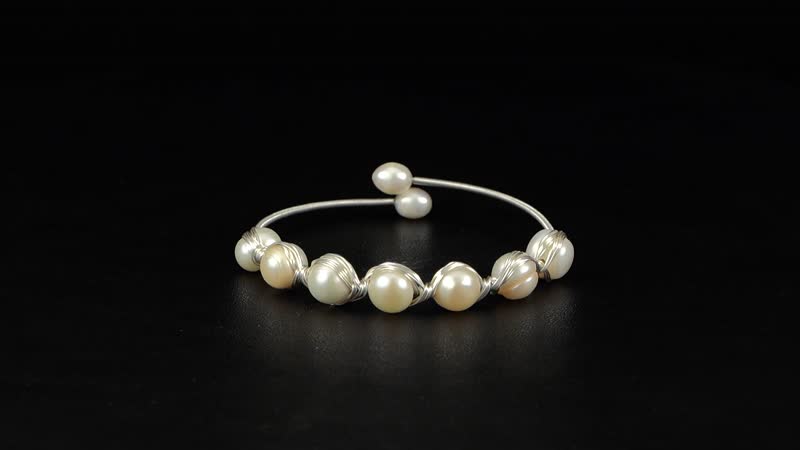 Freshwater Pearl Bangle Bracelet in Silvertone (Adjustable)