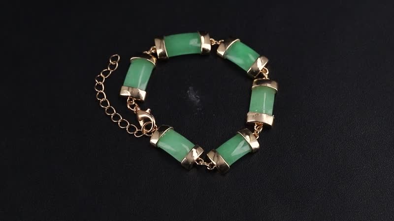 Karis Green Jade Bracelet in Silvertone (7-9In) 60.00 ctw