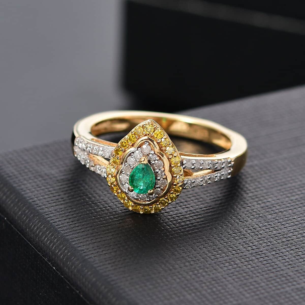 AAA Boyaca Colombian Emerald, Yellow and Diamond 0.50 ctw Modern Glamour Ring in 18K Vermeil Yellow Gold Over Sterling Silver (Size 10.0) image number 1