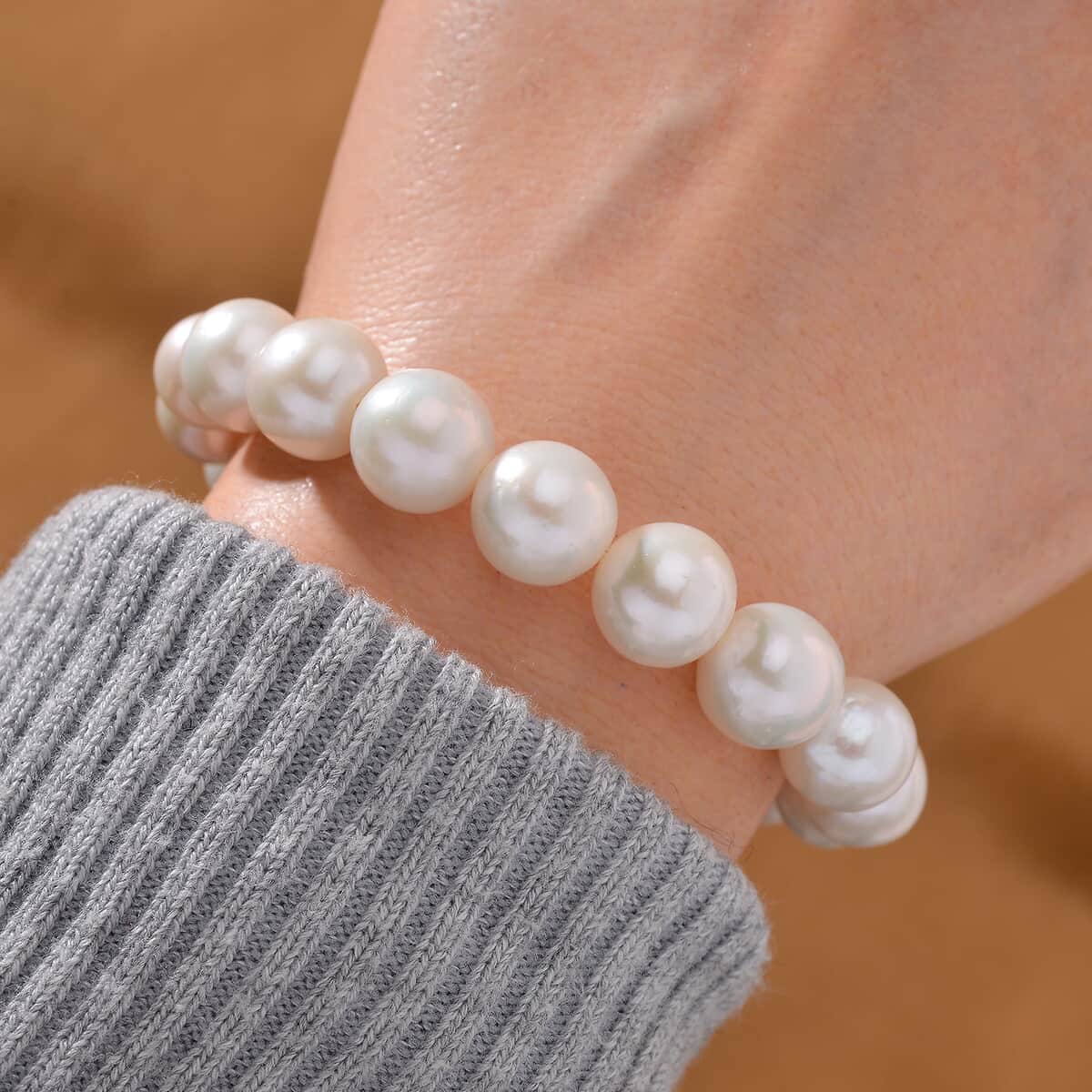 Doorbuster White Edison Pearl Stretch Bracelet in Rhodium Over Sterling Silver (7.25 In) image number 1