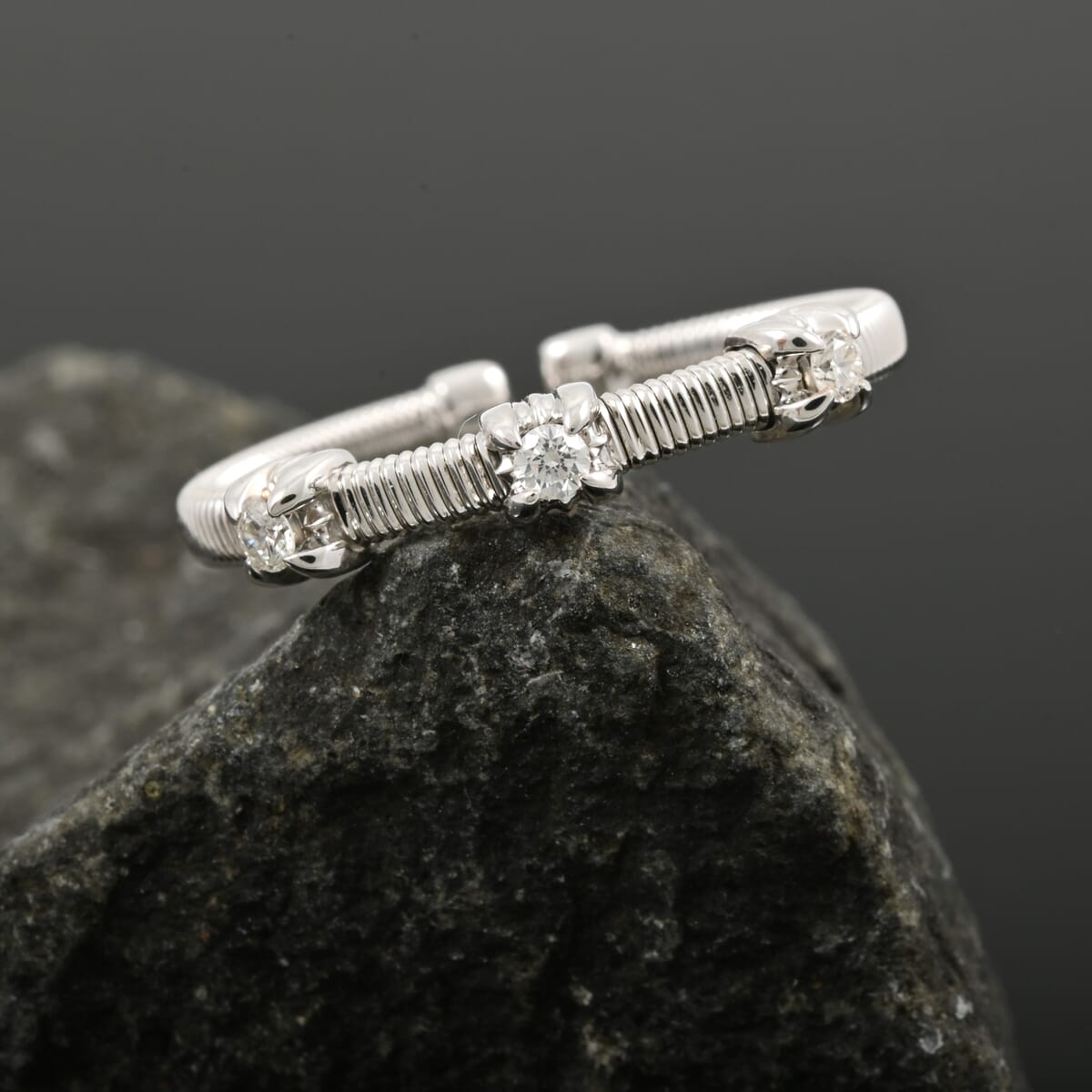 Modani Diamond 0.10 ctw Ring in 14K White Gold with Titanium Spring (Size 5.0) image number 1