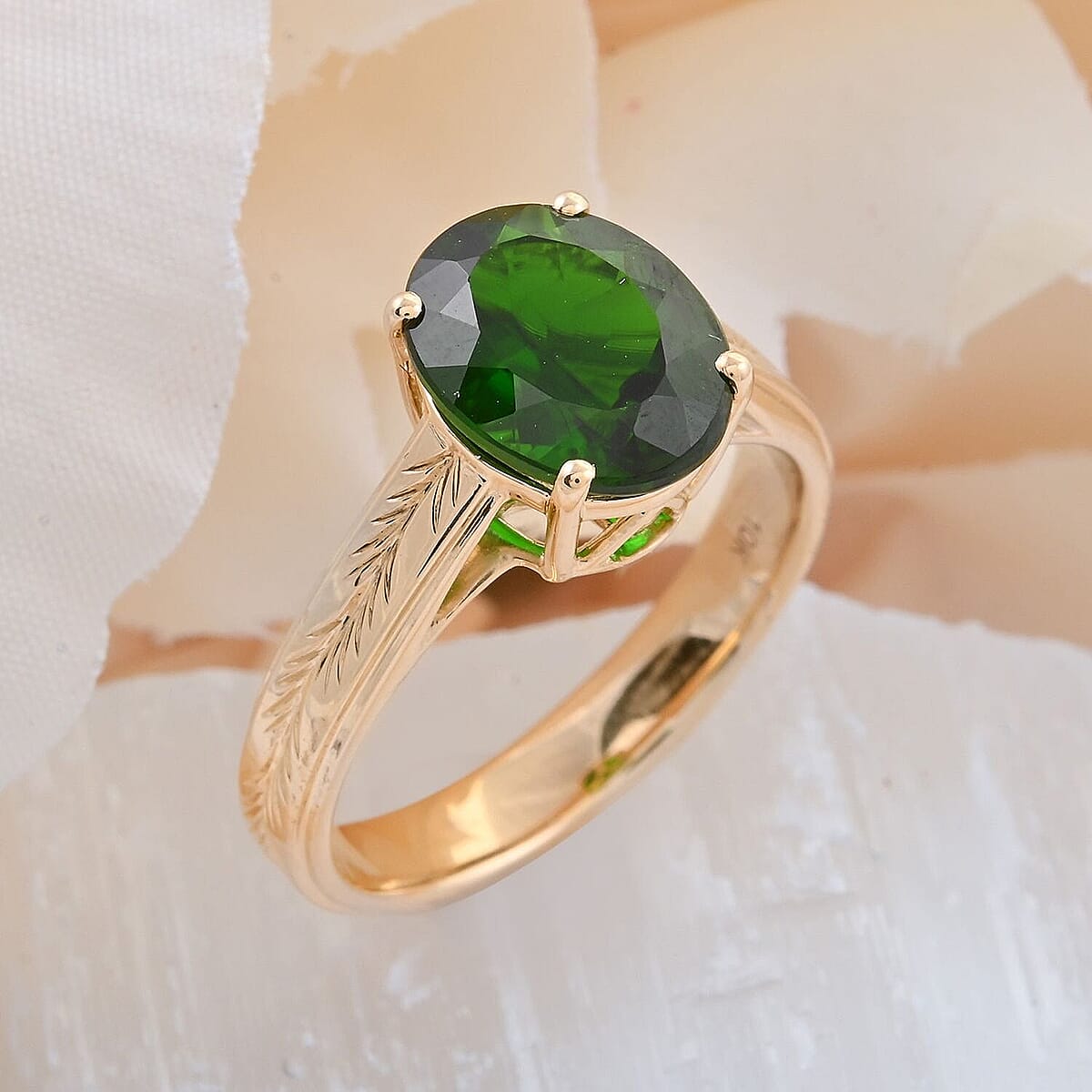 Certified & Appraised Luxoro AAA Chrome Diopside 2.65 ctw Solitaire Ring in 10K Yellow Gold (Size 8.5)  image number 1