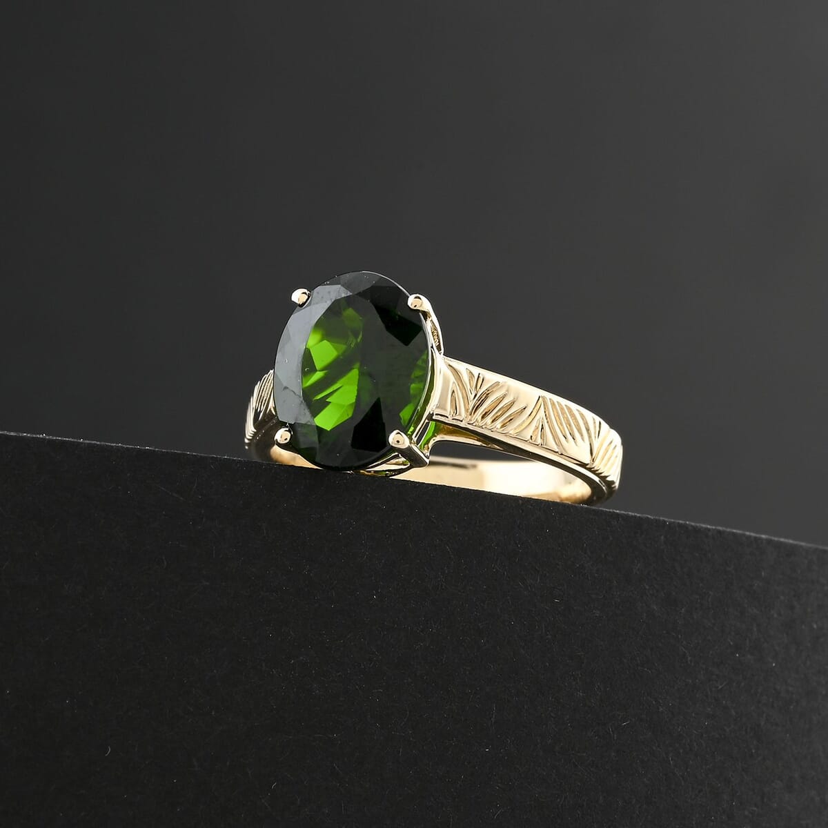 Certified & Appraised Luxoro AAA Chrome Diopside 2.65 ctw Solitaire Ring in 10K Yellow Gold (Size 6.0) image number 1