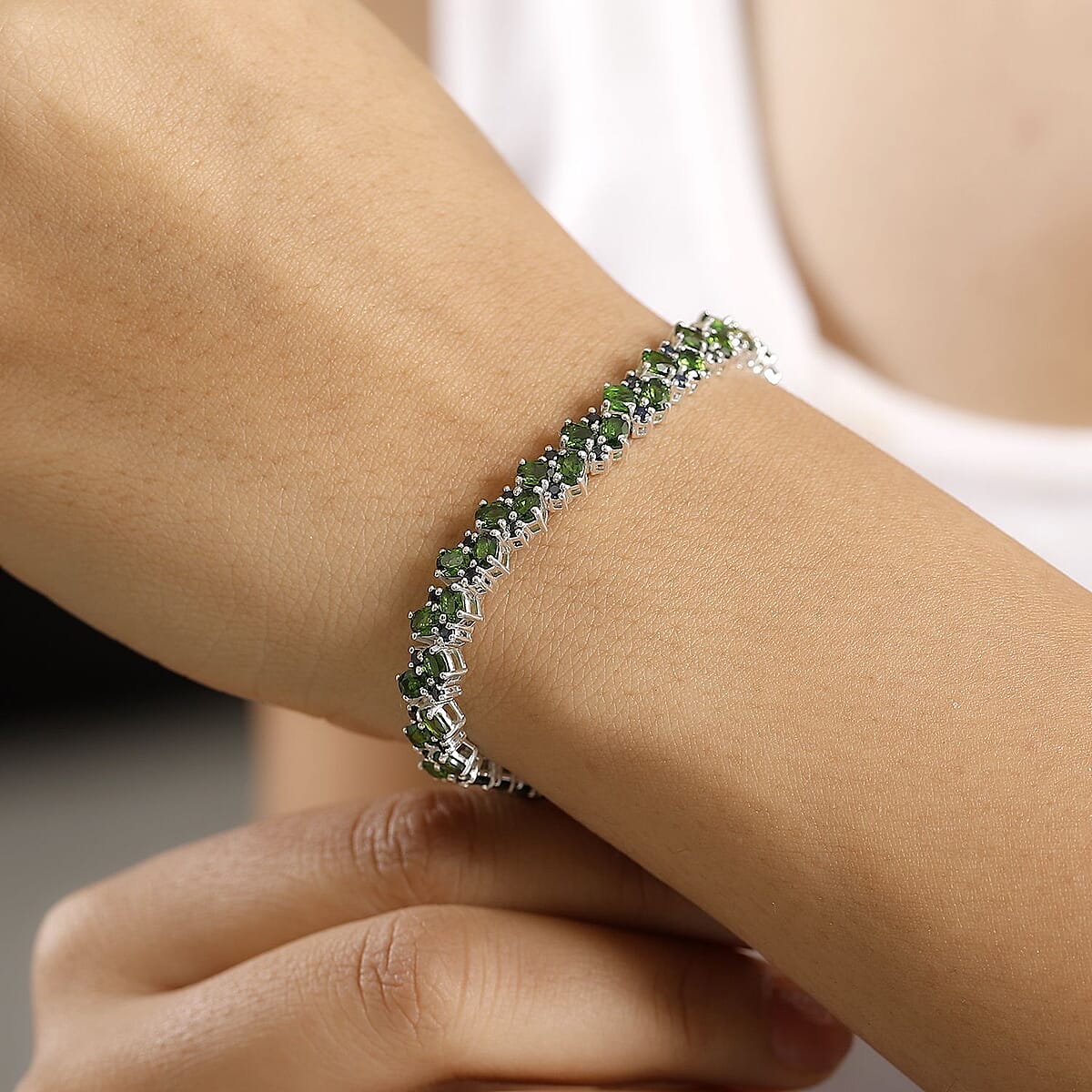 Chrome Diopside and Blue Sapphire 14.00 ctw Natural Blooming Bracelet in Rhodium Over Sterling Silver (8.00 In) image number 2