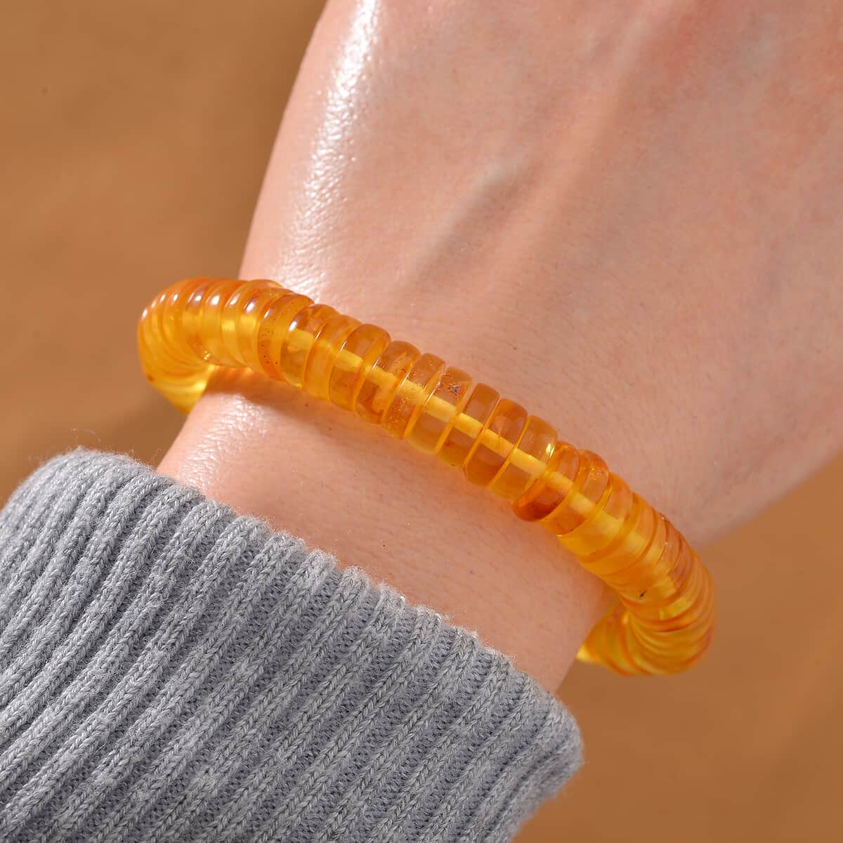 Baltic Amber Roundelle Stretch Bracelet image number 1