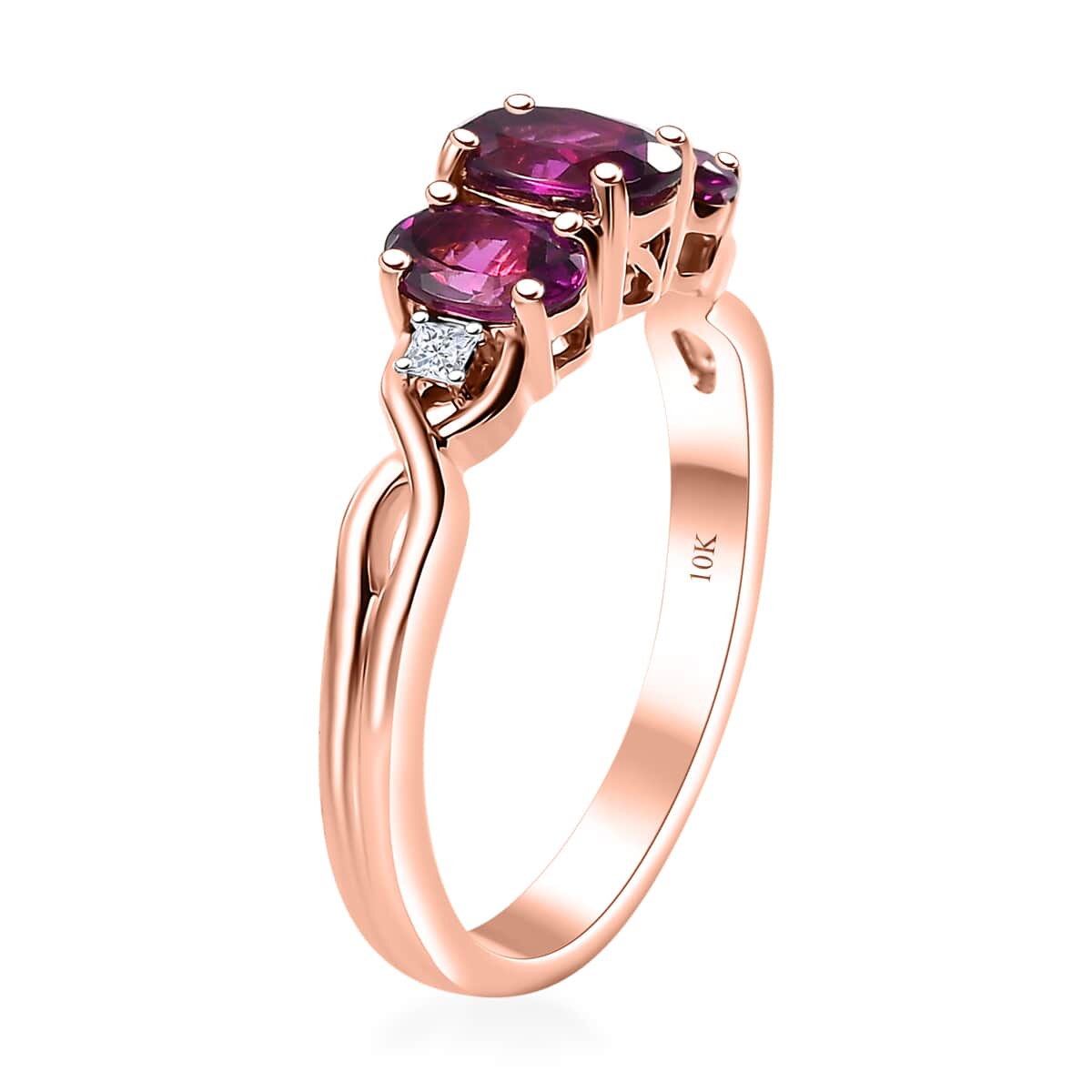 Certified & Appraised Luxoro AAA Radiant Ember Garnet and G-H I2 Diamond 2.10 ctw 3 Stone Ring in 10K Rose Gold (Size 10.0) (Del. in 7-10 Days) image number 3