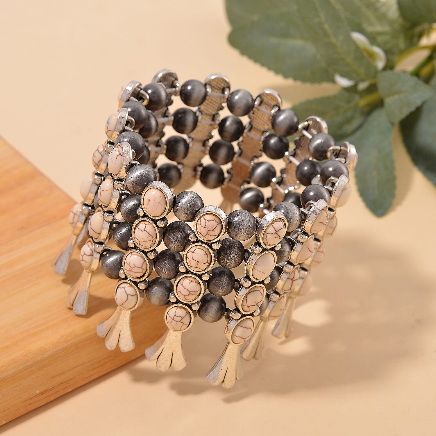 Constituted White Howlite and Resin 45.00 ctw Stretch Bracelet in Silvertone