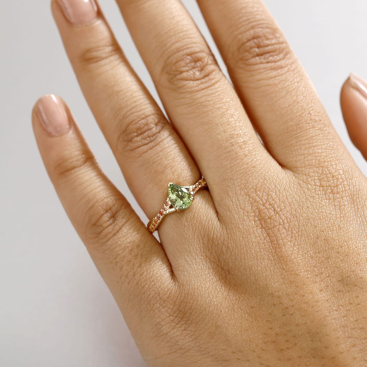 Certified & Appraised Luxoro AAA Natural Calabar Green Tourmaline and Padparadscha Sapphire 1.30 ctw Ring in 10K Yellow Gold (Size 10.0) image number 2