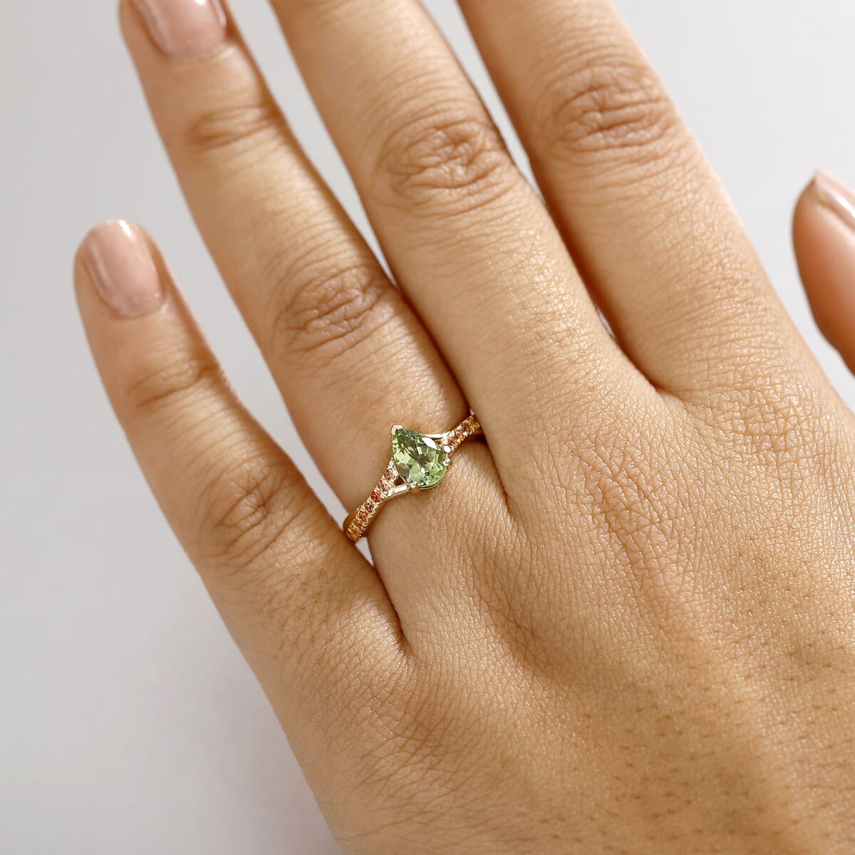 Certified & Appraised Luxoro AAA Natural Calabar Green Tourmaline and Padparadscha Sapphire 1.30 ctw Ring in 10K Yellow Gold (Size 8.0) image number 2