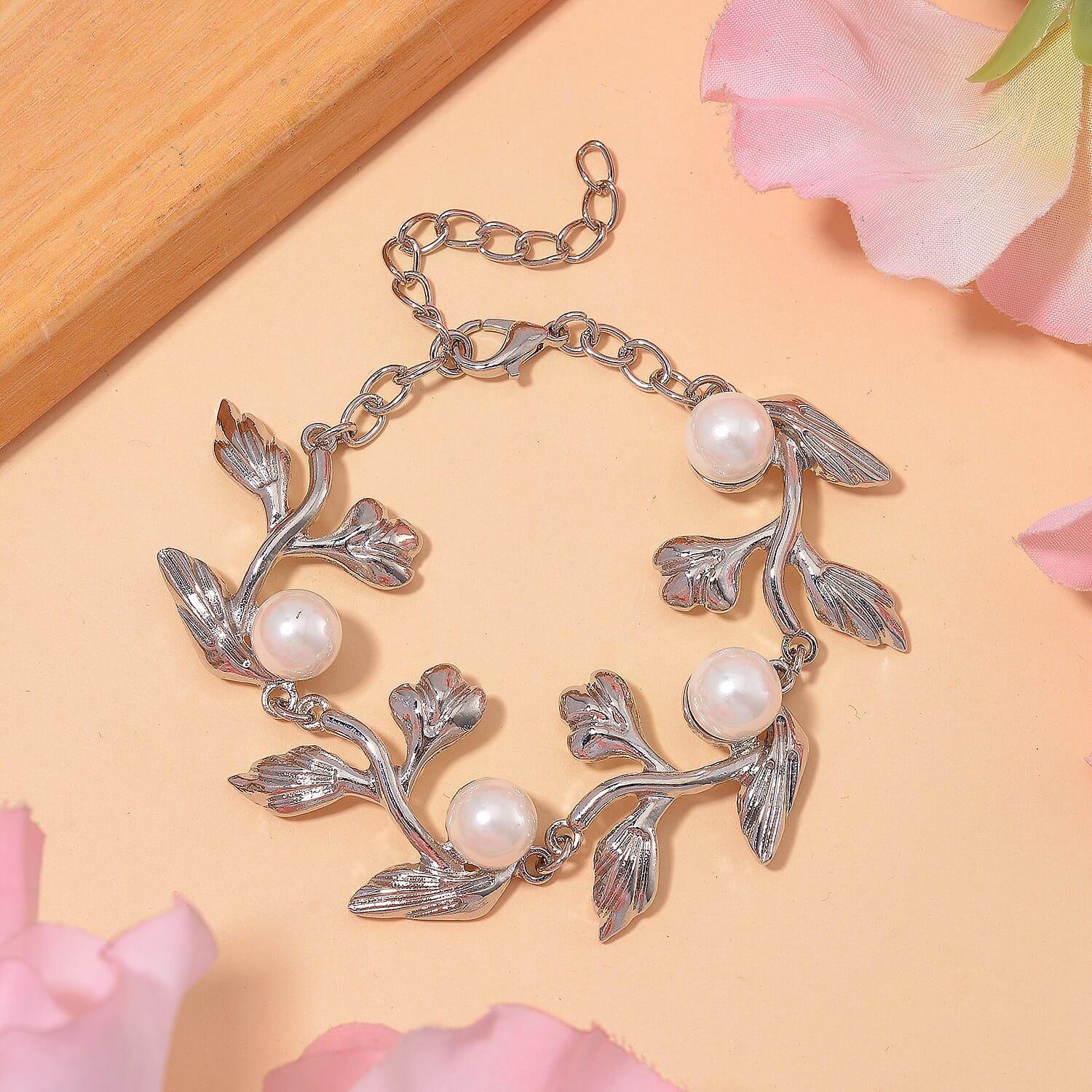 White Shell Pearl Bracelet (7-9In) in Silvertone