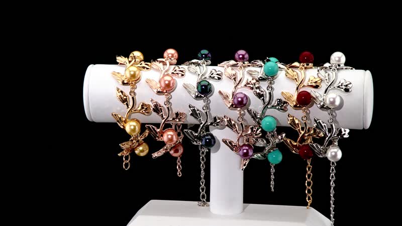 TLV White Shell Pearl Bracelet (7-9In) in Silvertone