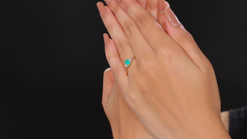 Luxoro Premium Boyaca Colombian Emerald and G-H I2 Diamond 0.60 ctw Ring in 10K Yellow Gold (Size 9.0)