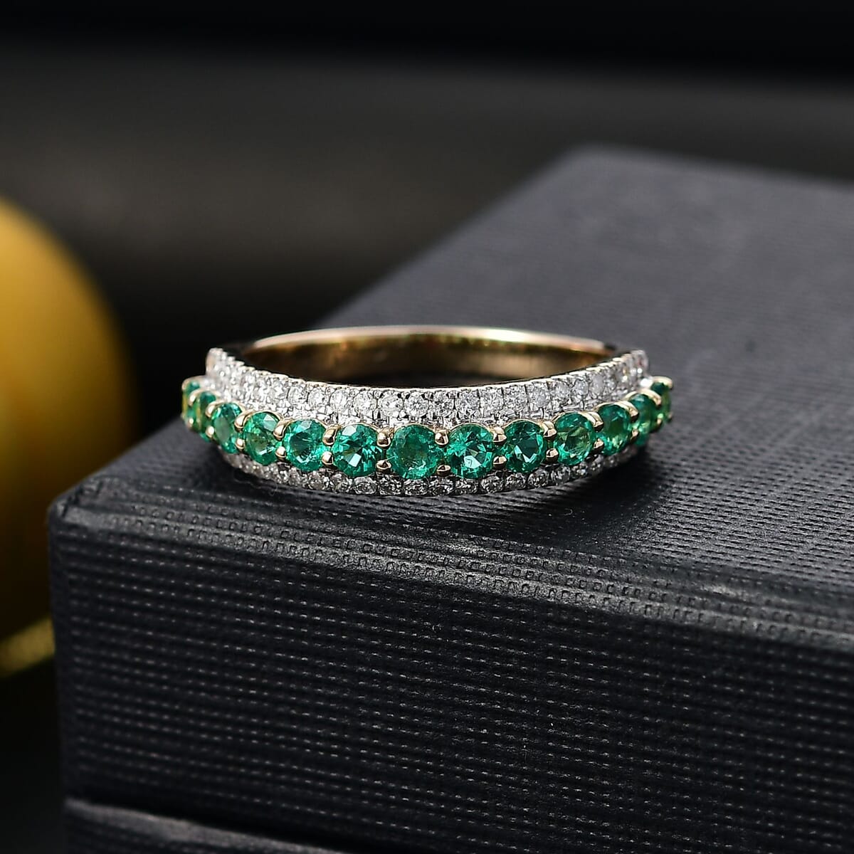 Luxoro AAA Boyaca Colombian Emerald and G-H I2 Diamond 1.10 ctw Ring in 14K Yellow Gold (Size 8.0) image number 1