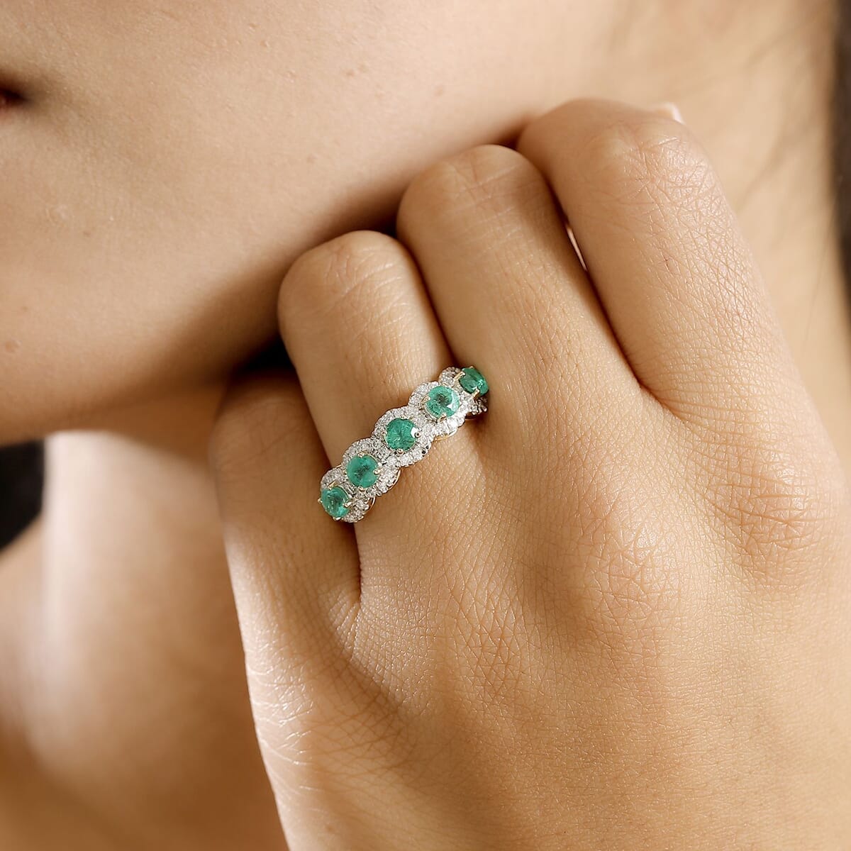 Luxoro 14K Yellow Gold AAA Boyaca Colombian Emerald, Diamond (G-H, I2) (0.51 cts) Ring (Size 9.5) 1.50 ctw image number 2
