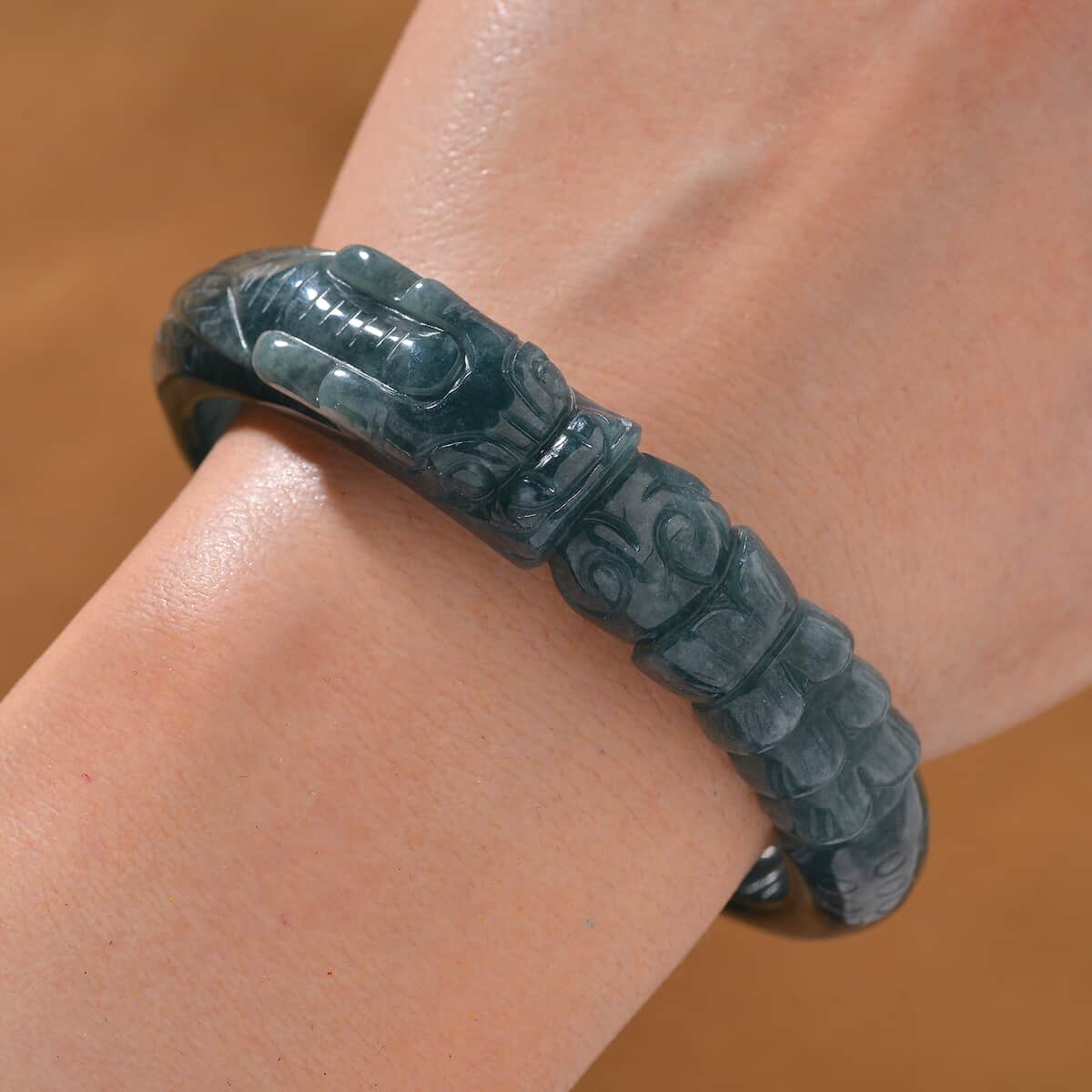 Natural Olmec Jadeite 280.00 ctw Carved Dragon Bangle Bracelet (7.0 In) image number 1