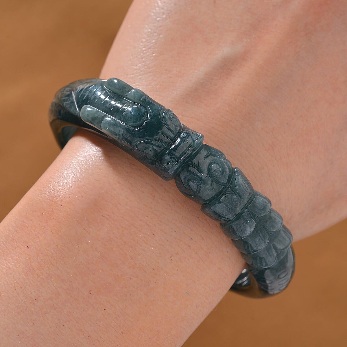 Natural Olmec Jadeite 280.00 ctw Carved Dragon Bangle Bracelet (7.50 In) image number 1