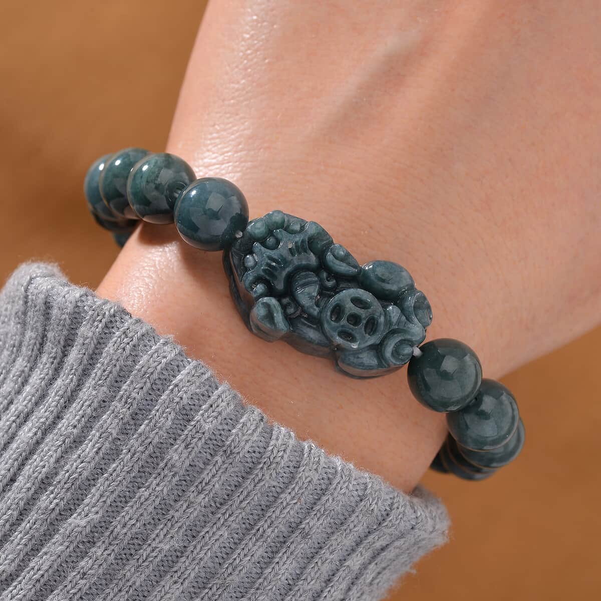 Natural Olmec Jadeite 200.00 ctw Carved Pixiu and Beaded Stretch Bracelet image number 1