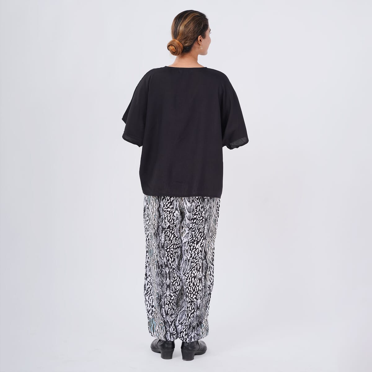 Tamsy Neutral Animal Smocked Jumpsuit with Black Kimono Set - One Size Fits Most image number 4