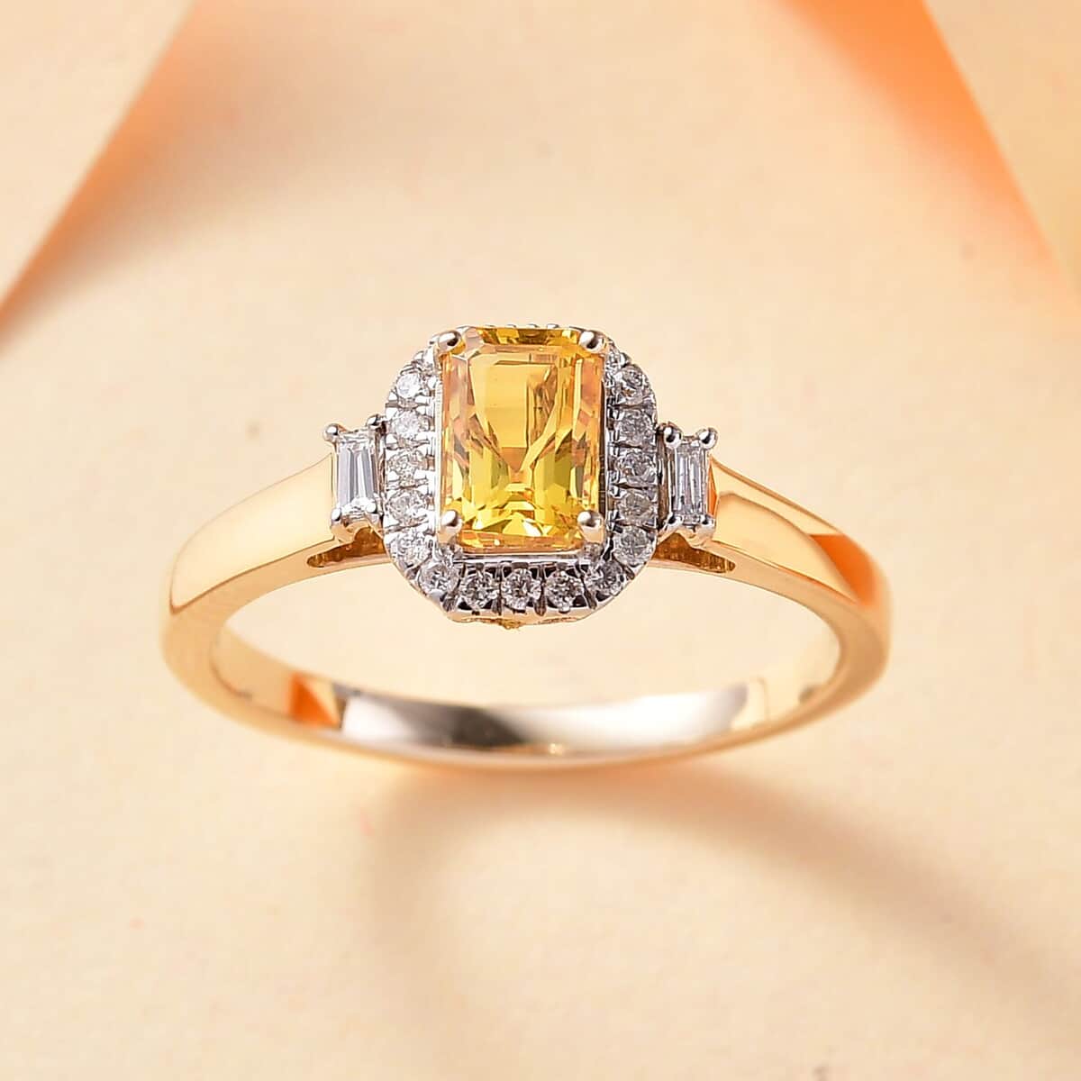 Certified & Appraised Luxoro AAA Madagascar Yellow Sapphire and I2 Diamond 1.31 ctw Ring in 10K Yellow Gold (Size 10.0) image number 1