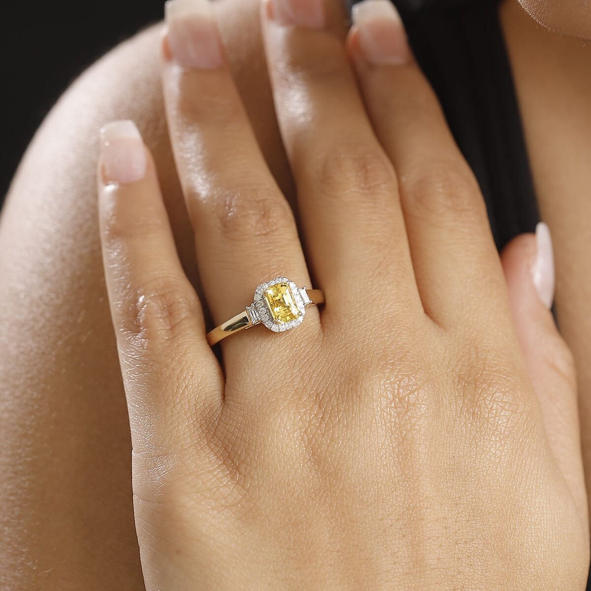 Certified & Appraised Luxoro AAA Madagascar Yellow Sapphire and I2 Diamond 1.31 ctw Ring in 10K Yellow Gold (Size 6.0) image number 2