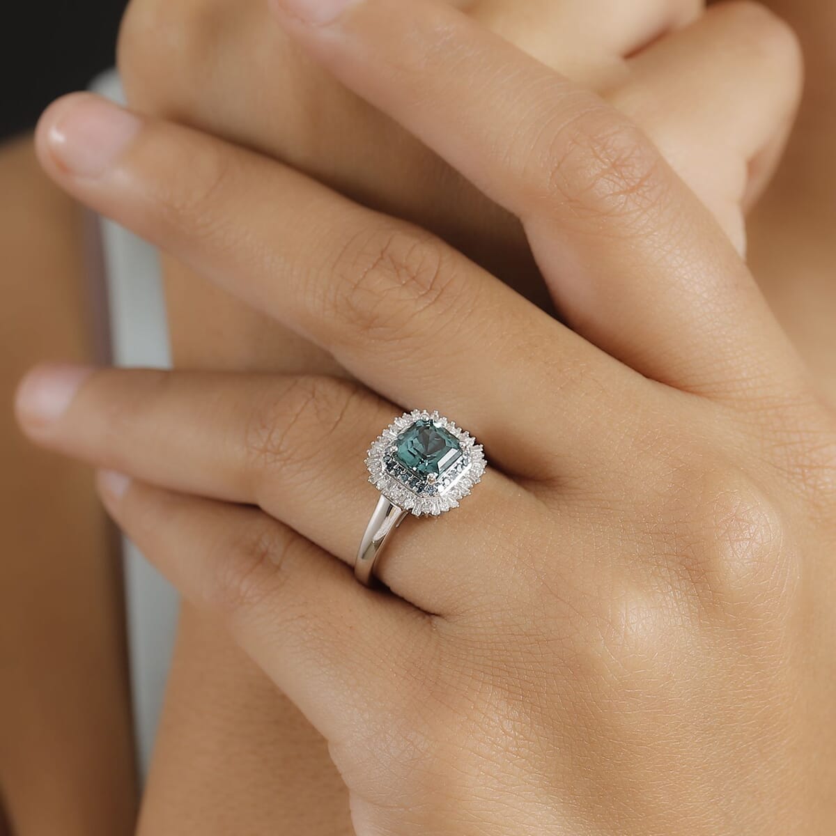 Certified & Appraised Luxoro AAA Pirineu Lagoon Tourmaline, Blue and I1-I2 Diamond 2.00 ctw Ocean Mirage Ring in 14K White Gold (Size 9.0) image number 2