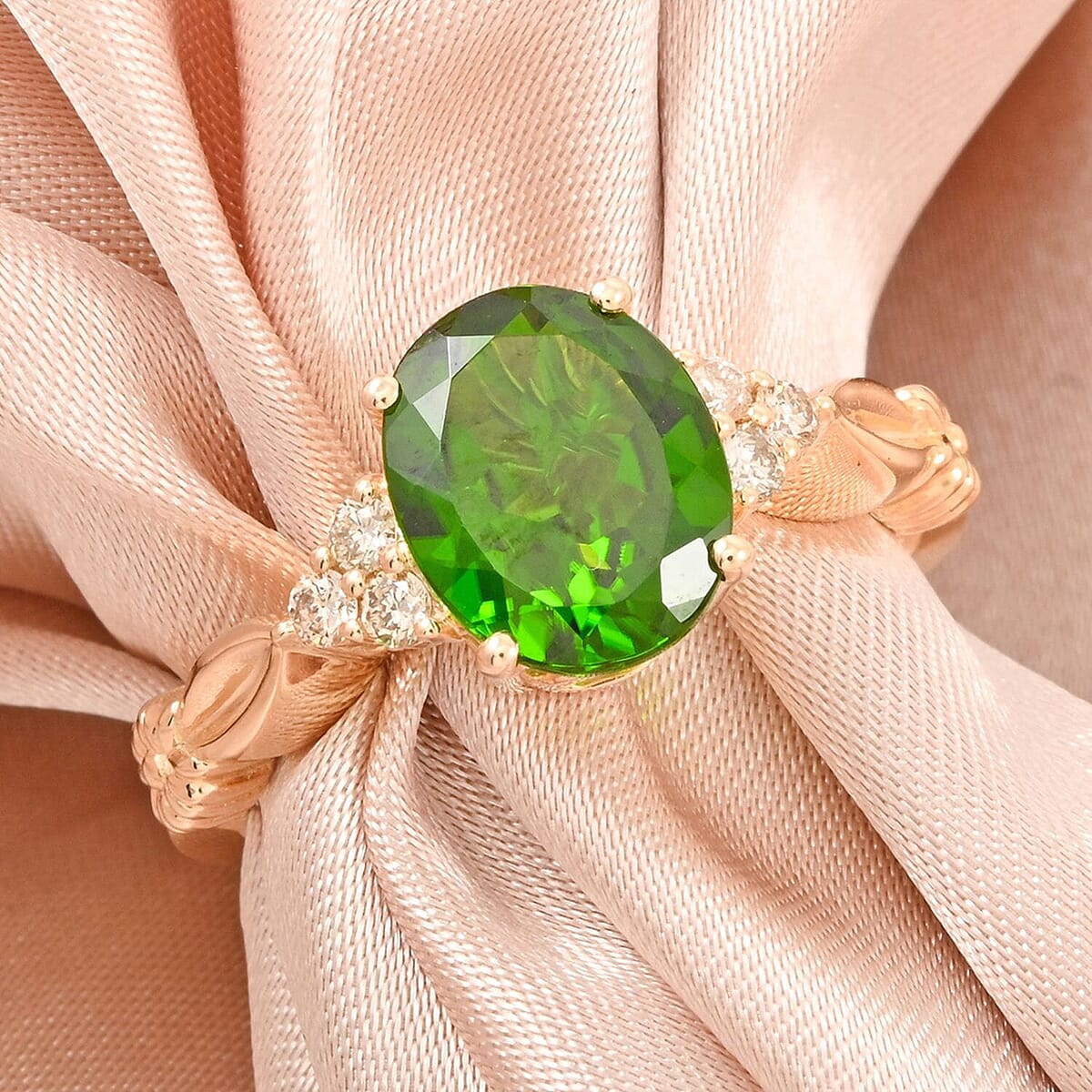 Luxoro 10K Yellow Gold AAA Chrome Diopside, Diamond (G-H, I2) (0.18 cts) Ring (Size 5.0) 2.85 ctw image number 1