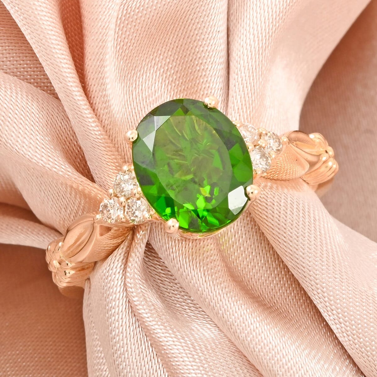 Luxoro AAA Chrome Diopside and G-H I2 Diamond 2.85 ctw Ring in 10K Yellow Gold (Size 6.0) image number 1