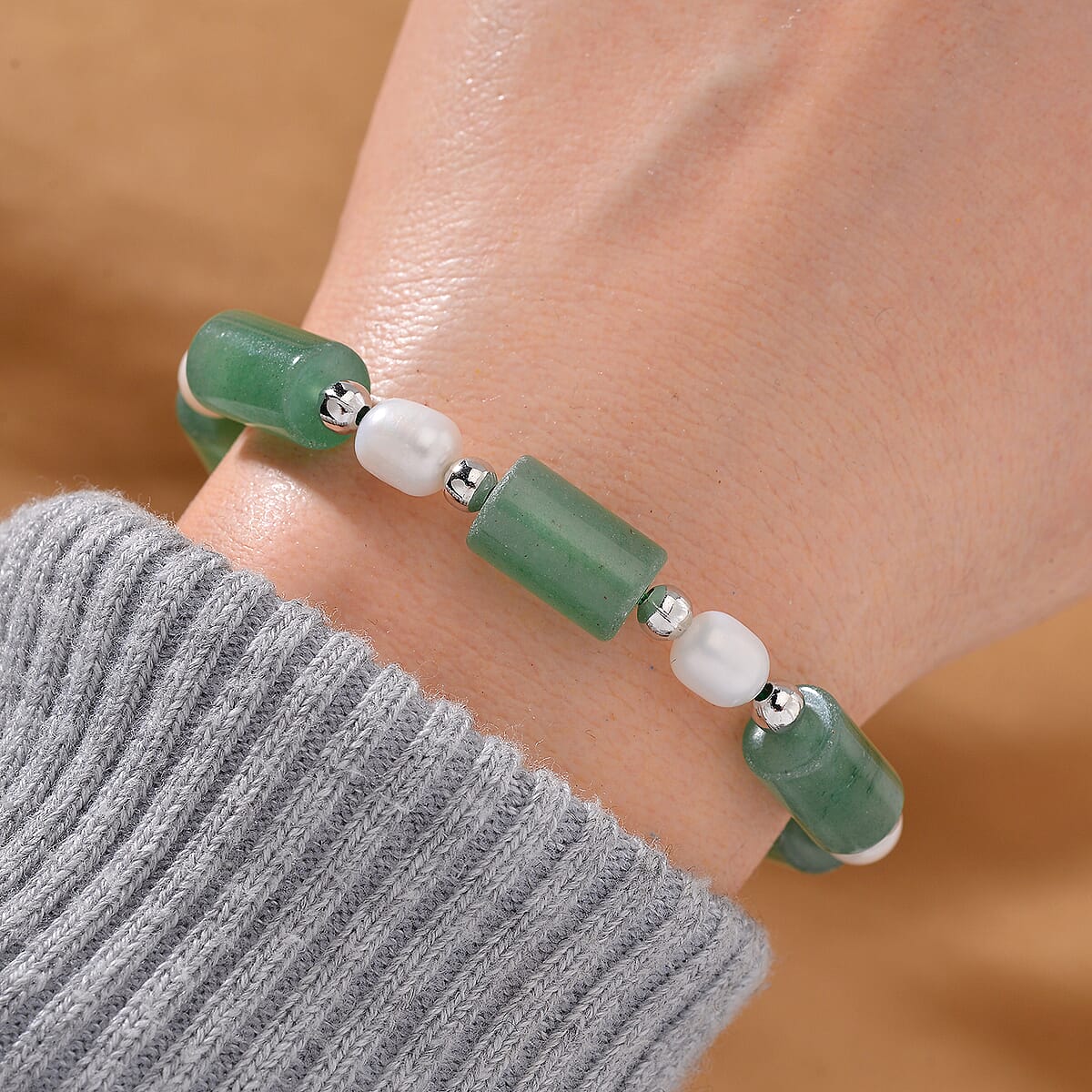 Green Aventurine 30.00 ctw and Freshwater Pearl Stretch Bracelet in Silvertone (6.50-8.50In) image number 1