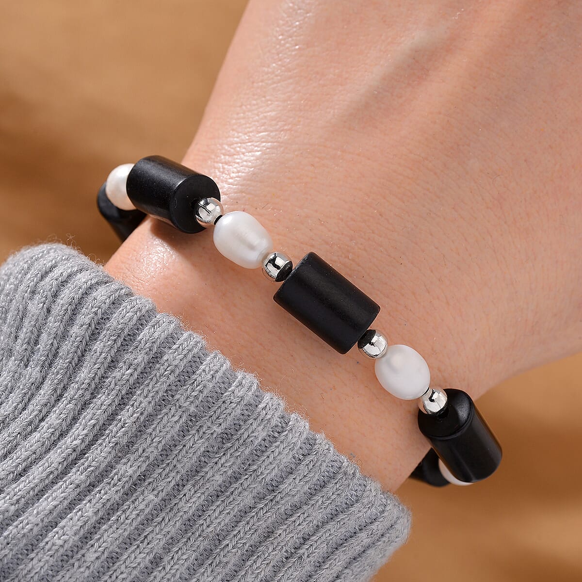 Black Obsidian 30.00 ctw and Freshwater Pearl Stretch Bracelet in Silvertone (6.50-8.50In) image number 1